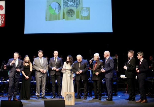 Jiroušek, Macholán, Zimovčák a další osobnosti kraj ocenil medailemi