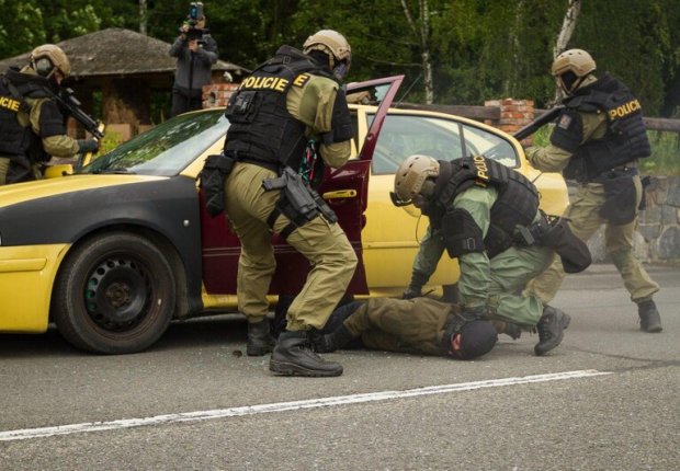 Muže, který přepadl benzinku ve Velké Bíteši, policisté dopadli. Hrozí mu až deset let za mřížemi 