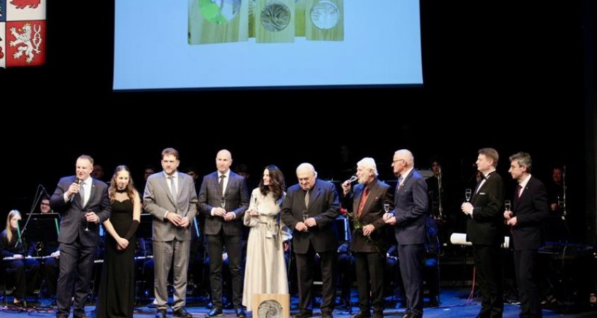 Jiroušek, Macholán, Zimovčák a další osobnosti kraj ocenil medailemi